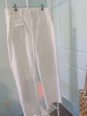High-Rise White Women’s Jeans with Front Patch Pockets